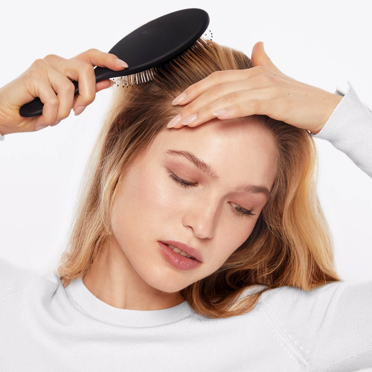 4963-ConsciouslyCreatedWetDryBrush-Model-KitschPro