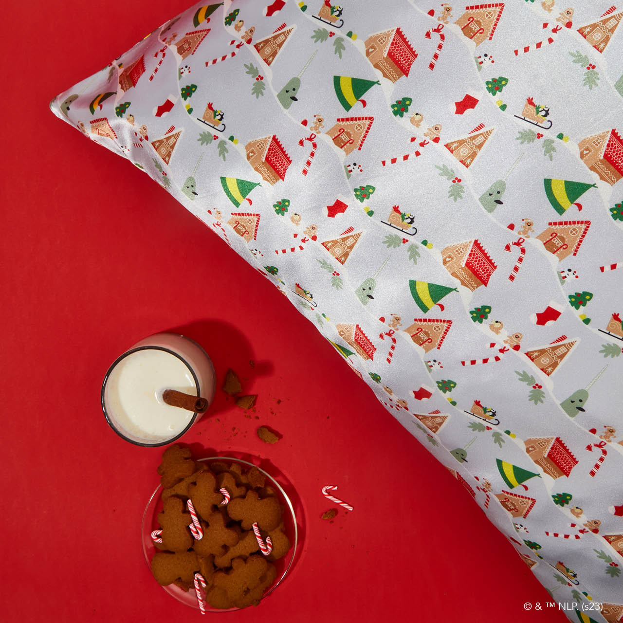 61951-ElfxKitsch-CreativeProductShoot-SatinPillowcase-PeriwinkleChristmas