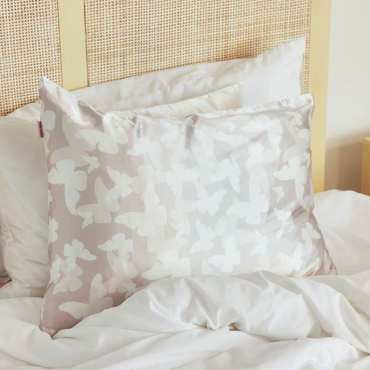 8213-Sleep-satin-lifestyle-pillowcase-champagneButterfly