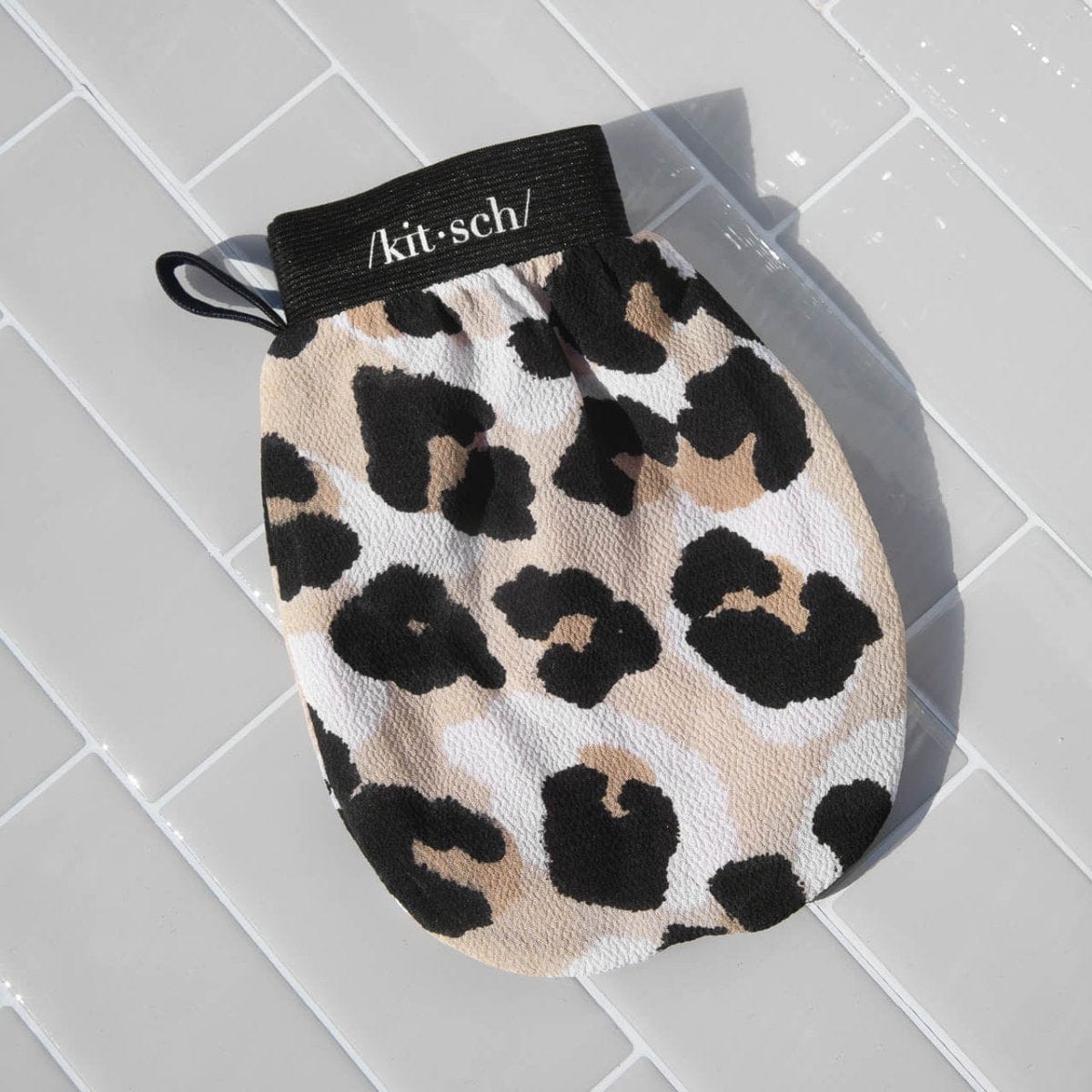 eco-friendly-exfoliating-glove-leopard